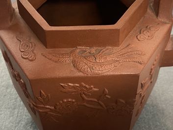 Une th&eacute;i&egrave;re couverte en gr&egrave;s de Yixing, Kangxi